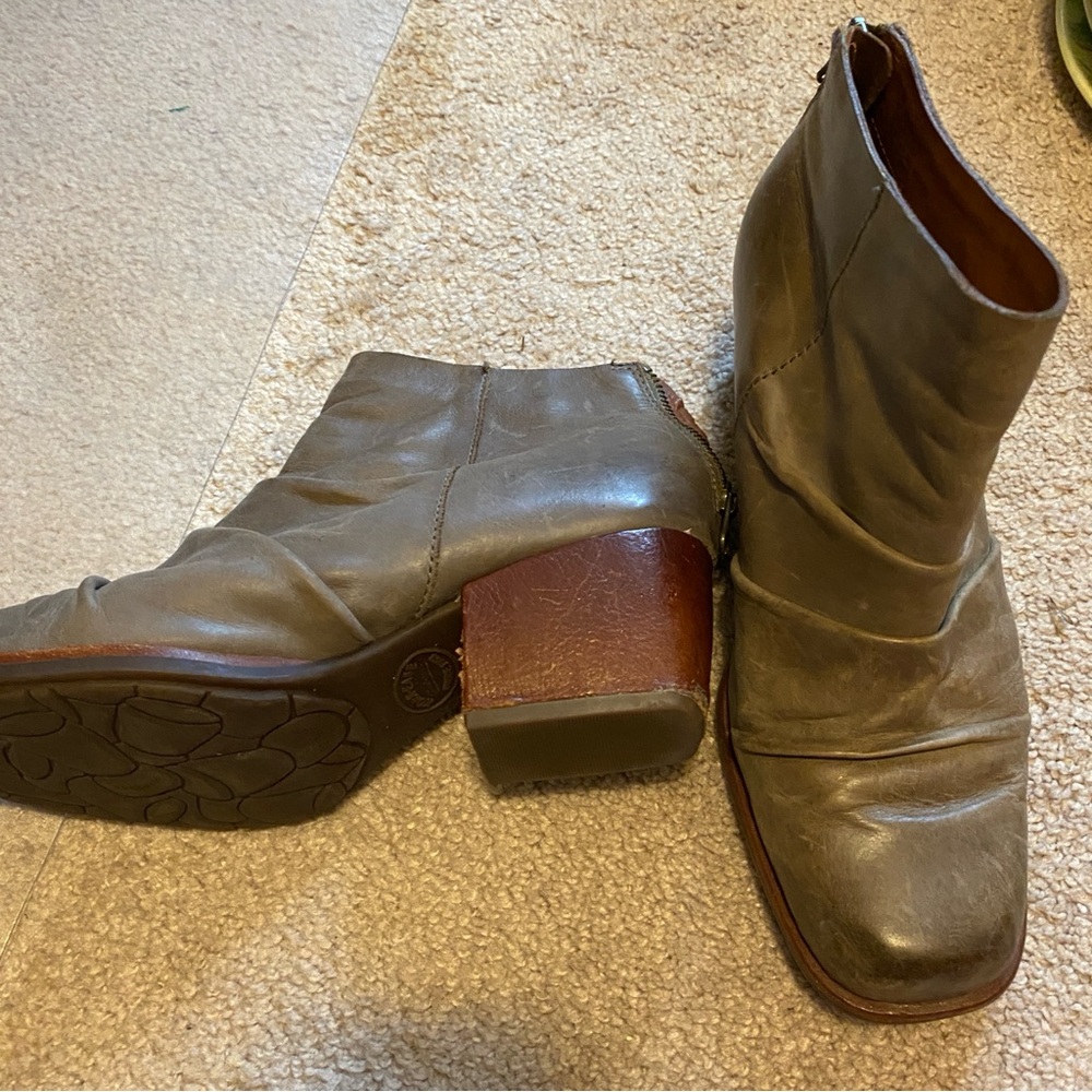 Kork ease Women's grey leather block heel Ankle Boots comfort